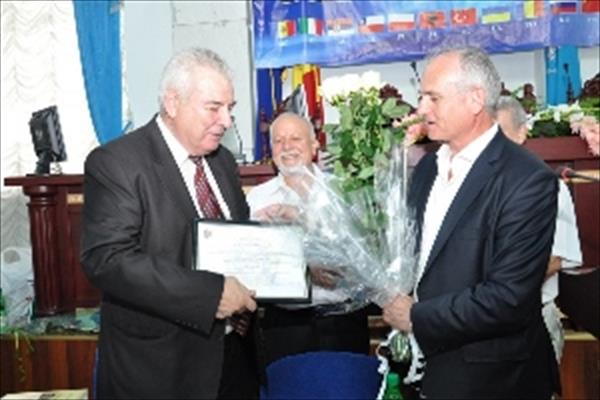 Academicianului Mihai Cimpoi i-a fost înmânat Certificatul „Contribuabil cu grad înalt de credibilitate”