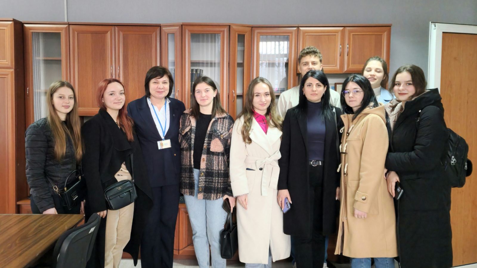 Un grup de elevi de la Colegiul „Mihai Eminescu”, în vizită la Direcția deservire fiscală Soroca