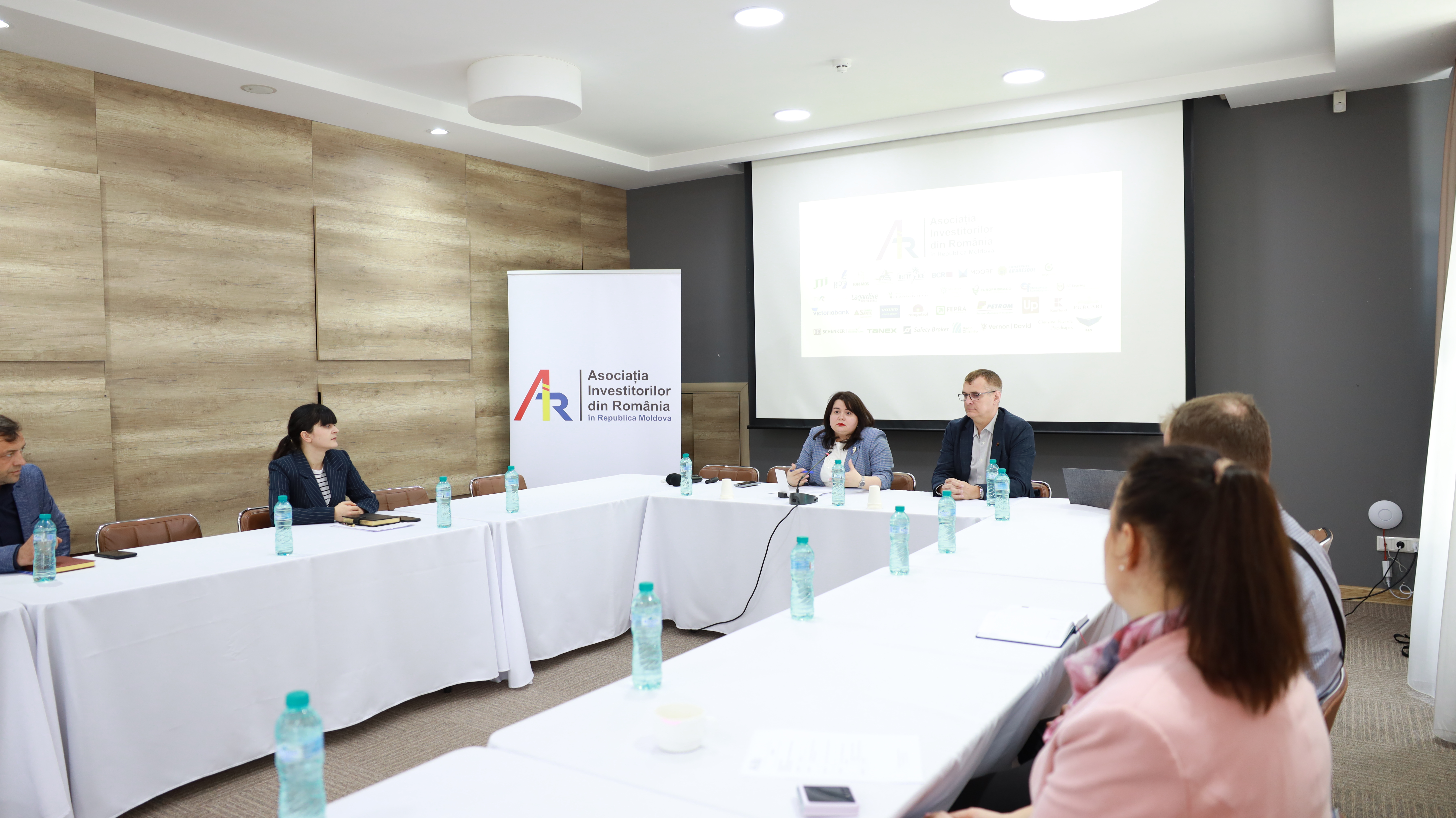 Directorul SFS, Olga Golban – la discuții cu membrii Asociației Investitorilor din România