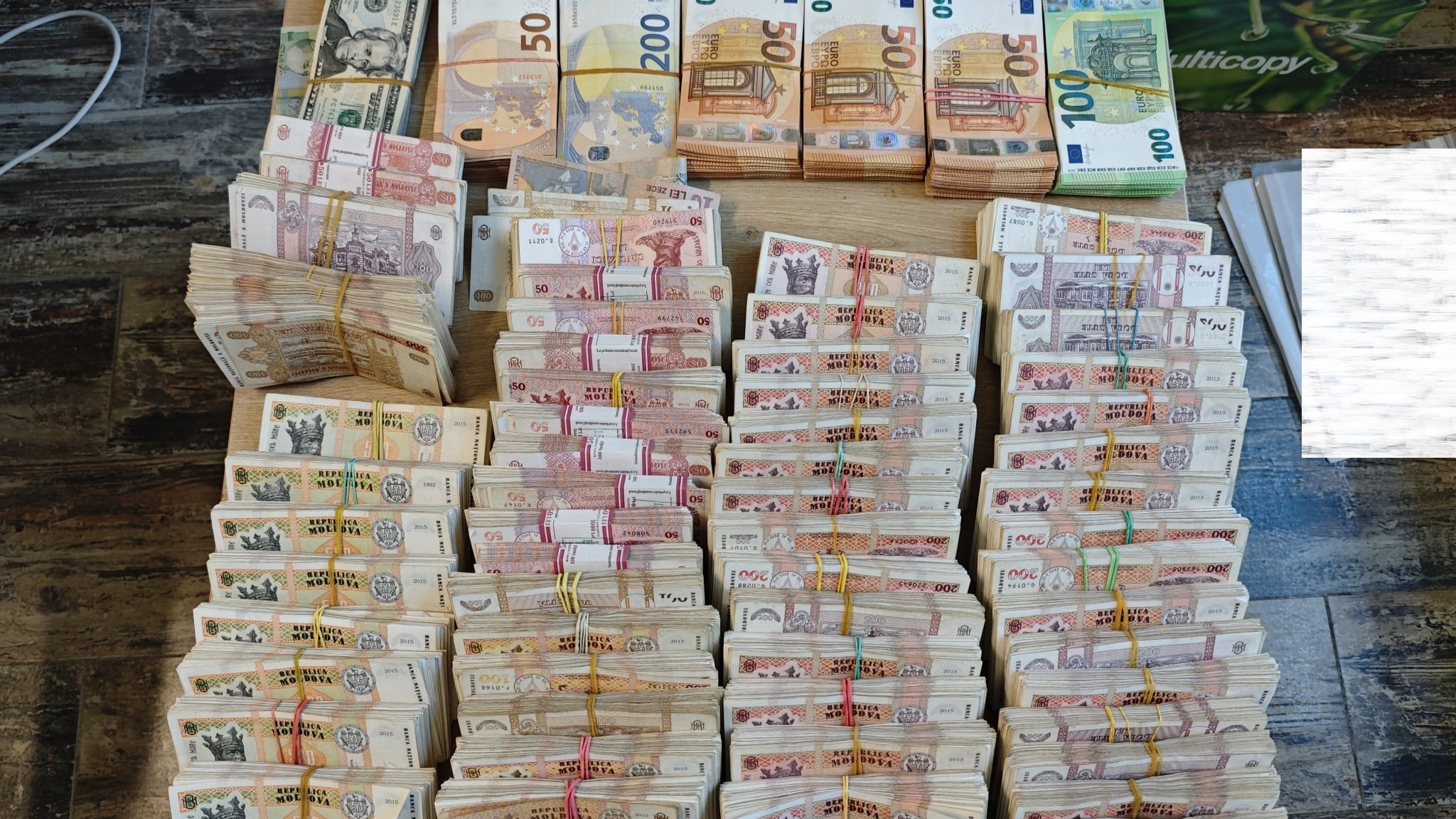 Percheziții la o instituție de învățământ privată în cadrul unui dosar penal de evaziune fiscală și spălare de bani