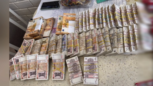 Percheziții într-o cauză penală pornită pentru evaziune fiscală și spălare de bani